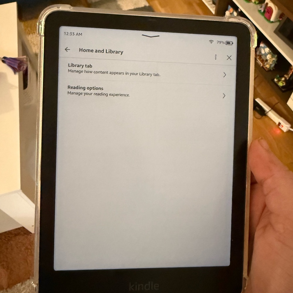 Kindle 2024 paperwhite signature w case - slight sticker residue damage